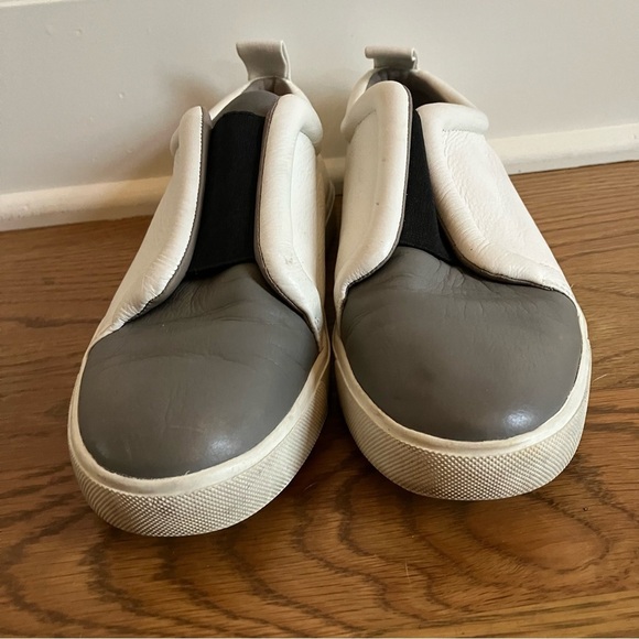 VINCE Women’s CADEN Gray & White Color-block Slip-on Leather Sneakers Shoes (8) - Picture 3 of 9